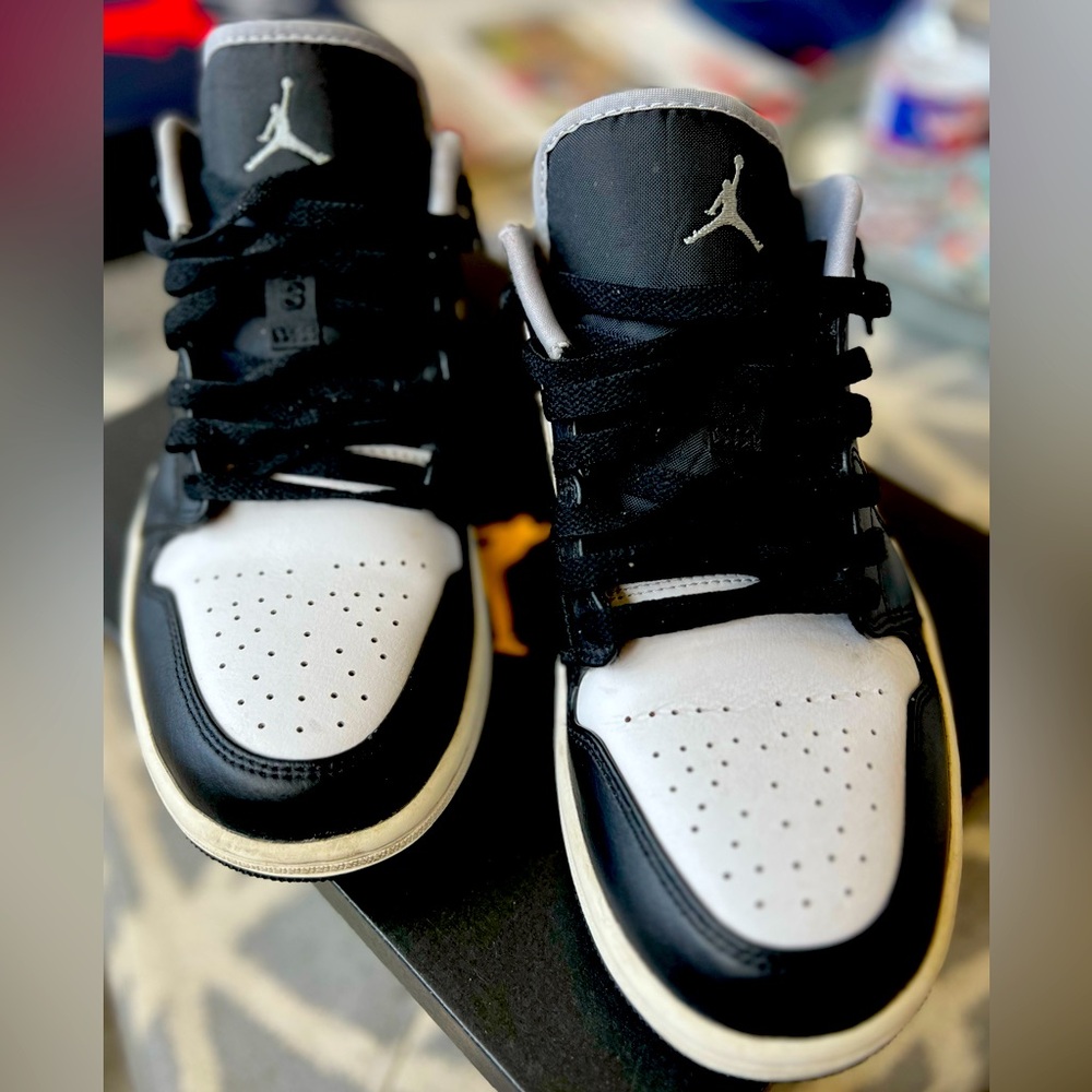 Air Jordan 1 Low black and grey-white mens size 9.5.